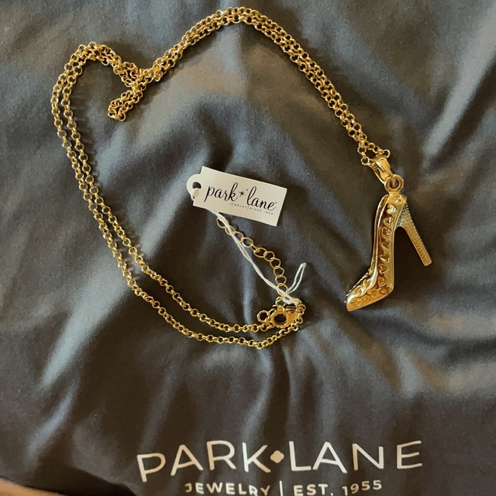 🔥NWT🔥PARKLANE 🔥Head over heels 🔥Necklace Gold color only 🔥 - Picture 3 of 3